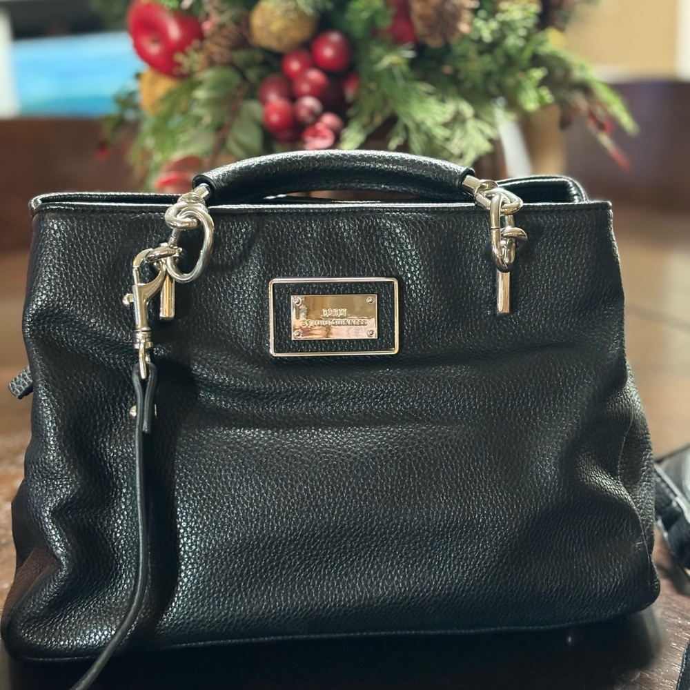 LULU GUINNESS black purse w no branding wallet.